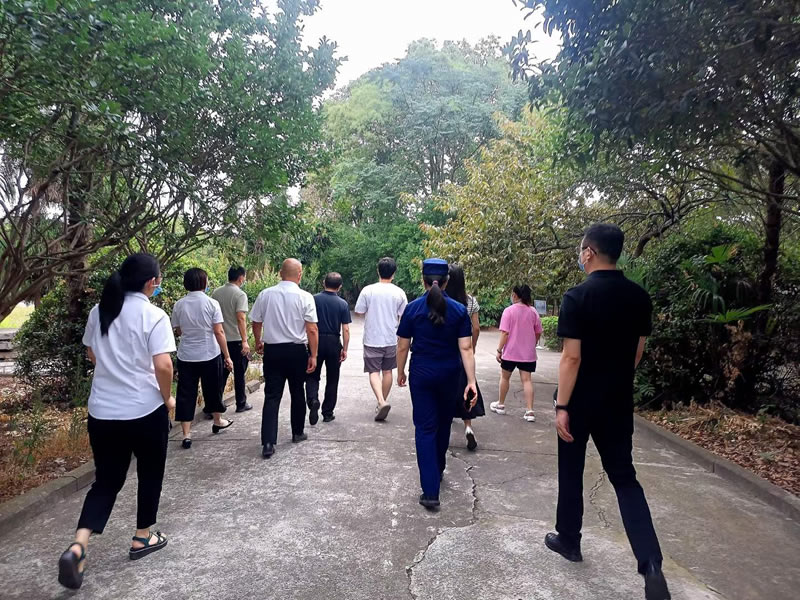 歡迎綿陽市涪城區(qū)政府相關部門領導蒞臨金秋園養(yǎng)老院指導工作